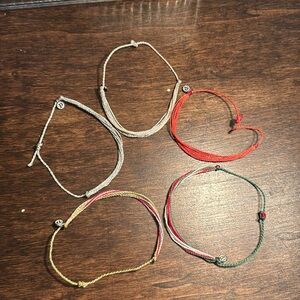 5-pack Christmas colors pura vida bracelets!!